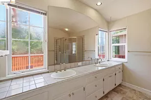 6480 Ascot Dr, Oakland, CA 94611 - Photo 30