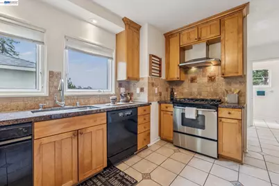 5765 Colton Blvd, Oakland, CA 94611 - Photo 22