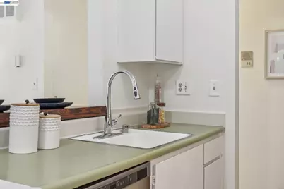 955 Shorepoint Ct #111, Alameda, CA 94501 - Photo 8