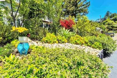7907 Michigan Ave, Oakland, CA 94605 - Photo 28