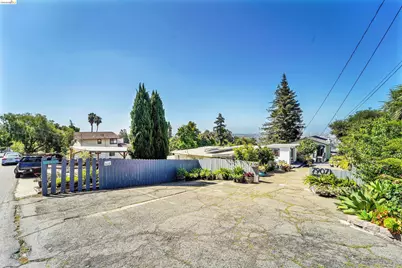 7907 Michigan Ave, Oakland, CA 94605 - Photo 2