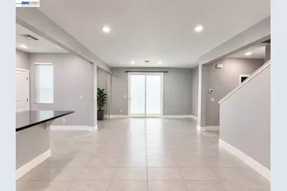 3141 Bluebird Court, West Sacramento, CA 95691 - Photo 2