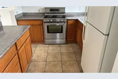 10469 West Ct, Oakland, CA 94603 - Photo 12