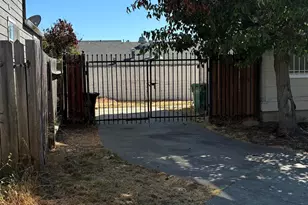 10469 West Ct, Oakland, CA 94603 - Photo 4