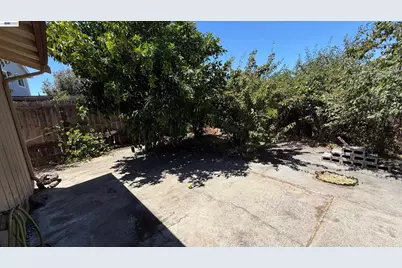 1988 Calaveras Dr, Pittsburg, CA 94565 - Photo 16