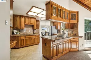 18019 Center St, Castro Valley, CA 94546 - Photo 28