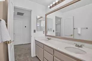 34469 Valley Oaks Loop, Union City, CA 94587 - Photo 22