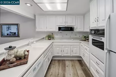 2724 Tice Creek Dr #2, Walnut Creek, CA 94595 - Photo 16