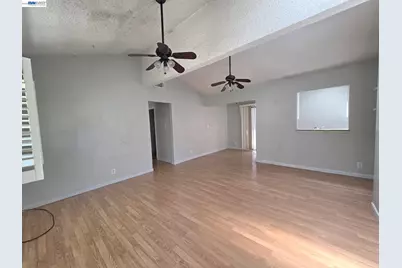 409 Avalon Way, Suisun City, CA 94585 - Photo 14