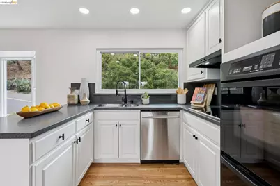 201 Crestmont, Oakland, CA 94619 - Photo 10