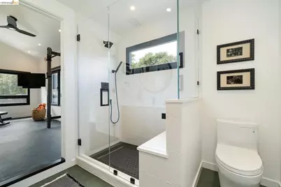 5656 Buena Vista Avenue, Oakland, CA 94618 - Photo 46