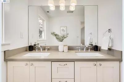 815 45th St, Oakland, CA 94608 - Photo 38
