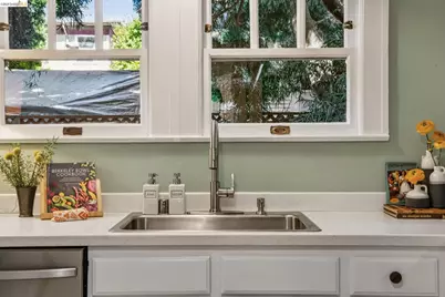 2325 Howe St #1, Berkeley, CA 94705 - Photo 16