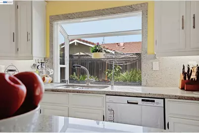 32219 Allison Dr, Union City, CA 94587 - Photo 16