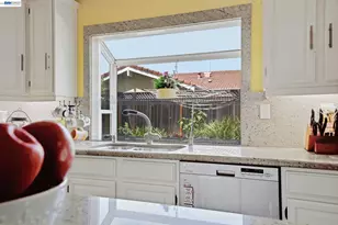 32219 Allison Dr, Union City, CA 94587 - Photo 16