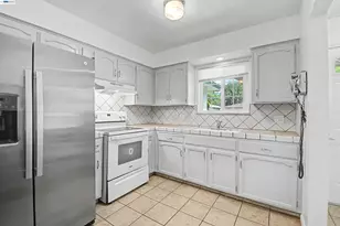 204 Clemmensen Ave, Madera, CA 93637 - Photo 6