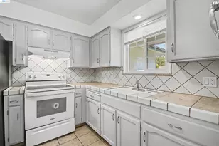 204 Clemmensen Ave, Madera, CA 93637 - Photo 4