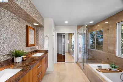 8249 Skyline Cir, Oakland, CA 94605 - Photo 20