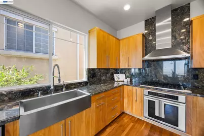 8249 Skyline Cir, Oakland, CA 94605 - Photo 16