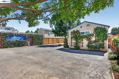 20835 Chester St, Castro Valley, CA 94546 - Photo 2