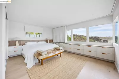 17440 Revello Dr, Pacific Palisades (los Angeles), CA 90272 - Photo 22