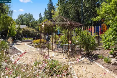 162 La Questa Dr, Danville, CA 94526 - Photo 40