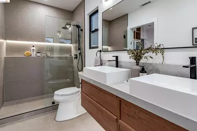 546 61st St, Oakland, CA 94609 - Photo 50