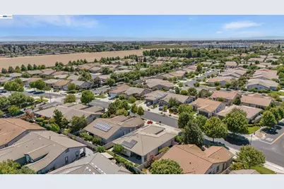 2472 Shadow Berry Dr, Manteca, CA 95336 - Photo 36