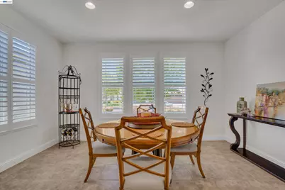 2472 Shadow Berry Dr, Manteca, CA 95336 - Photo 16