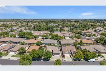 2472 Shadow Berry Dr, Manteca, CA 95336 - Photo 32