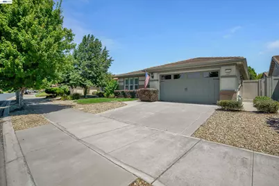 2472 Shadow Berry Dr, Manteca, CA 95336 - Photo 2