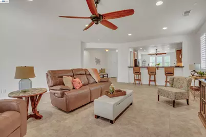 2472 Shadow Berry Dr, Manteca, CA 95336 - Photo 8