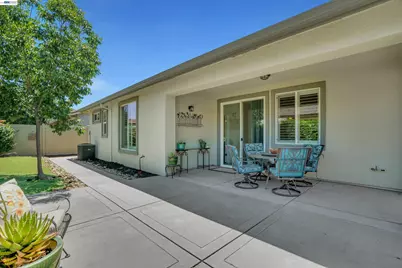 2472 Shadow Berry Dr, Manteca, CA 95336 - Photo 30