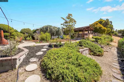 2535 Francis Dr, Pinole, CA 94564 - Photo 54