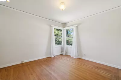 7526 Greenly Dr, Oakland, CA 94605 - Photo 12
