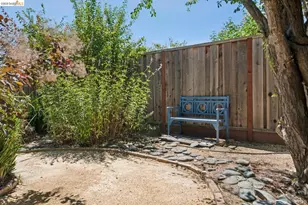 7526 Greenly Dr, Oakland, CA 94605 - Photo 34