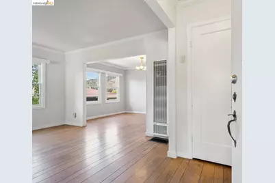 7526 Greenly Dr, Oakland, CA 94605 - Photo 2