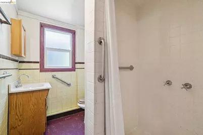 7526 Greenly Dr, Oakland, CA 94605 - Photo 24
