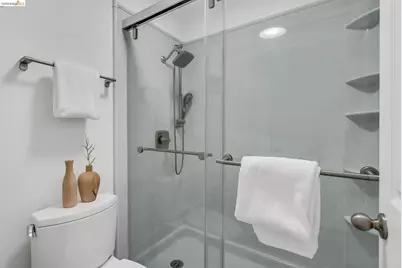 322 Hanover Ave #512, Oakland, CA 94606 - Photo 32