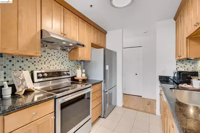 322 Hanover Ave #512, Oakland, CA 94606 - Photo 14