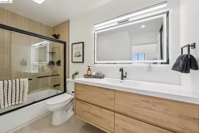 7 Embarcadero West #207, Oakland, CA 94607 - Photo 28