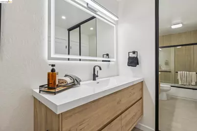 7 Embarcadero West #207, Oakland, CA 94607 - Photo 30