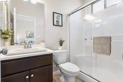 4352 Vanguard Dr, Modesto, CA 95356 - Photo 18