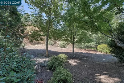 1517 Oakmont Dr #1, Walnut Creek, CA 94595 - Photo 2