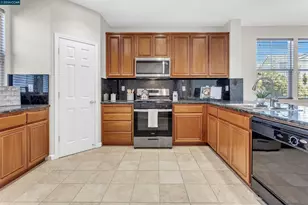 411 Summer Ln, Richmond, CA 94806 - Photo 2