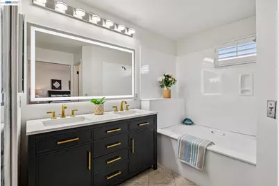 12 Britt Ct, Alameda, CA 94502 - Photo 26