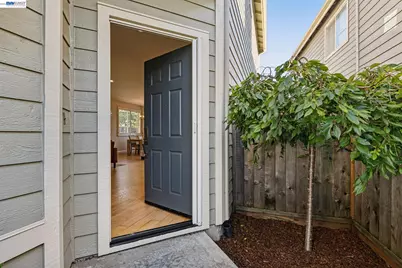 12 Britt Ct, Alameda, CA 94502 - Photo 2