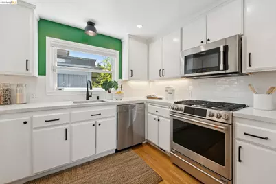 485 55th St, Oakland, CA 94609 - Photo 10