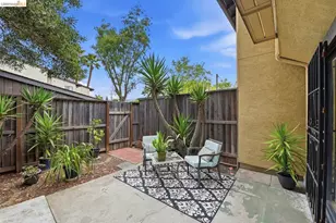 9729 Elmview Dr, Oakland, CA 94603 - Photo 10