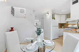 9729 Elmview Dr, Oakland, CA 94603 - Photo 16